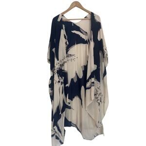 Chic Resortwear Kimono Open Front Duster Navy and Cream 100% Viscose